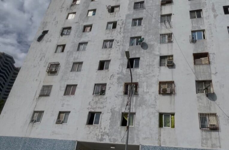 Meses sin agua y años sin ascensor en la Opppe 30