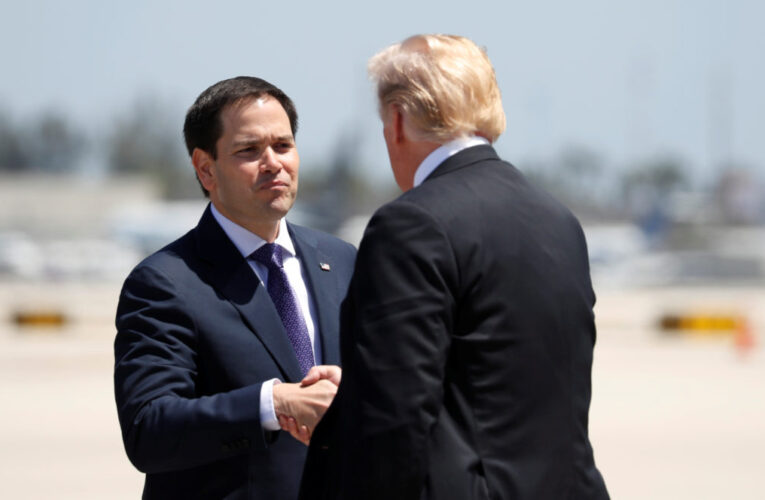 Trump descarta intervención militar en Cuba