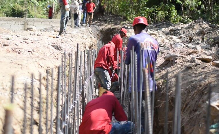 Culminan 30 km de vialidad agrícola en comuna El Gran Topo en La Guaira