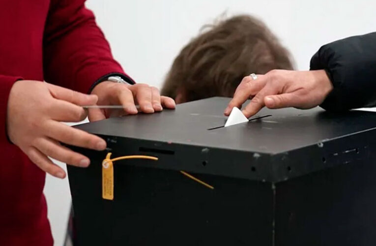 Portugueses votan anticipadamente para la segunda vuelta de las presidenciales