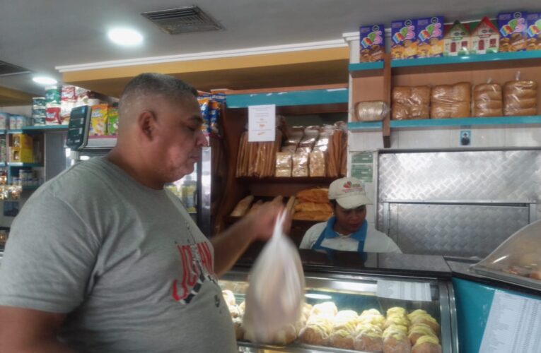 Subió la harina panadera y como siempre pagan los consumidores