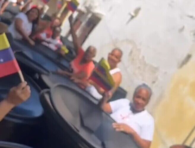 Entregan tanques de agua en El Guamacho