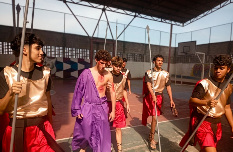 Viacrucis Viviente en el Divina Providencia