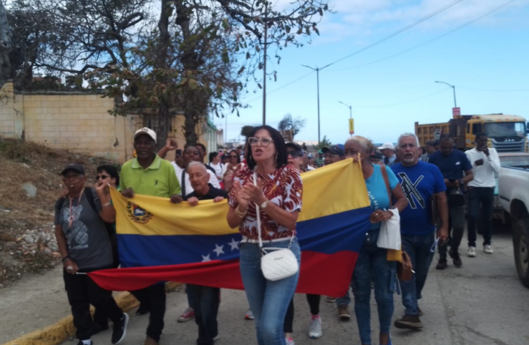 Trabajadores marchan por un salario digno