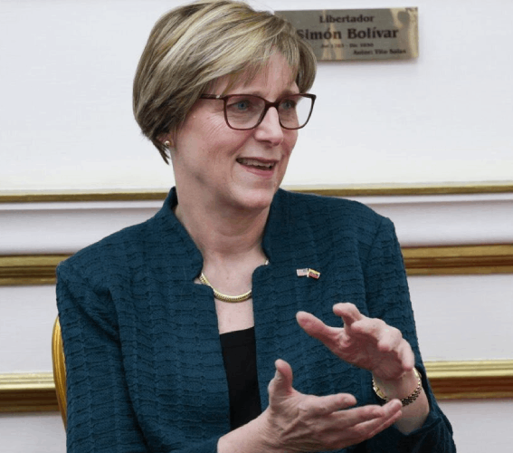 EE.UU. reanuda formalmente su embajada en Caracas