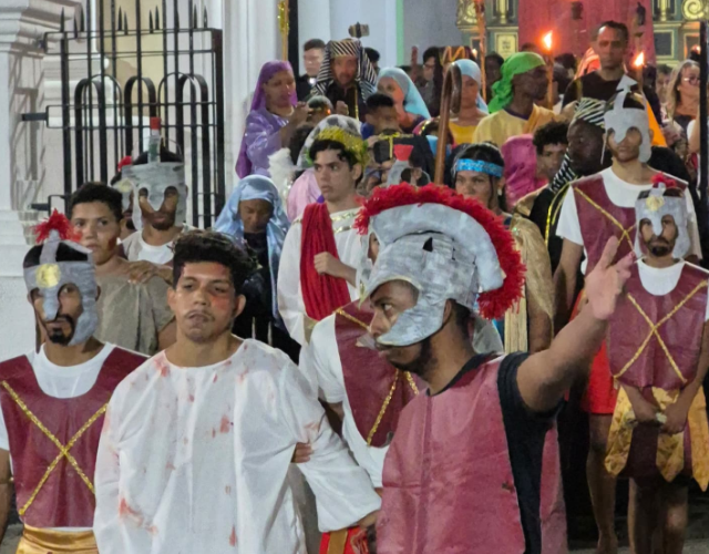 Reviven la Pasión de Cristo en un imponente Vía Crucis Viviente