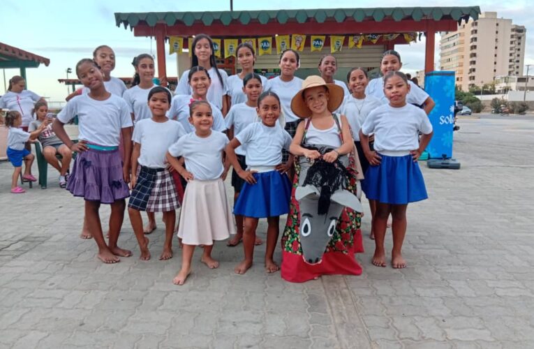 Tradición y baile en Playa Bahía de Los Niños