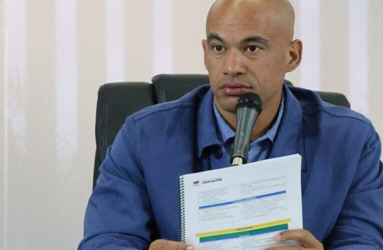 MinEducación revisará nóminas en escuelas