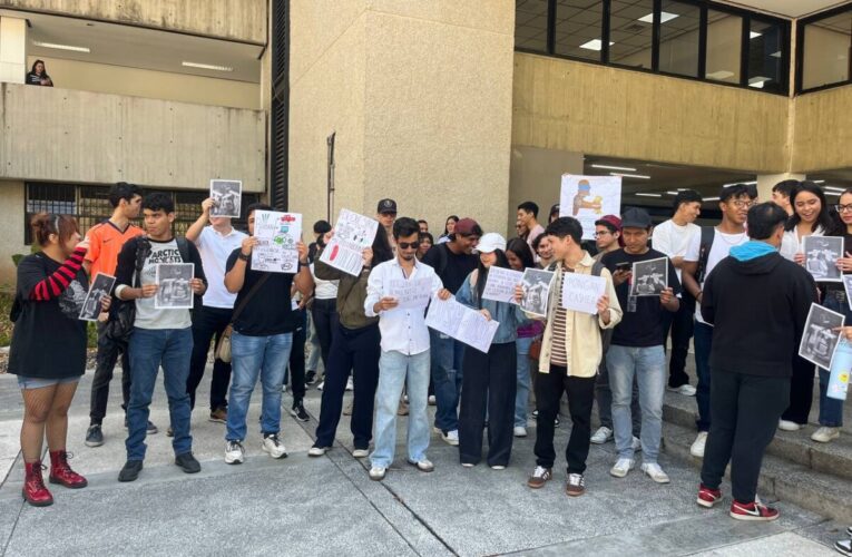 Subieron la matrícula a 2.200 dólares en la Santa María