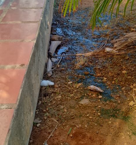 Aguas fecales en la torre 10 de Brisas de Maiquetía