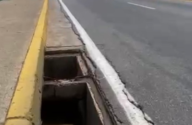 Conductores de La Armada han caído en dos alcantarillas sin tapas