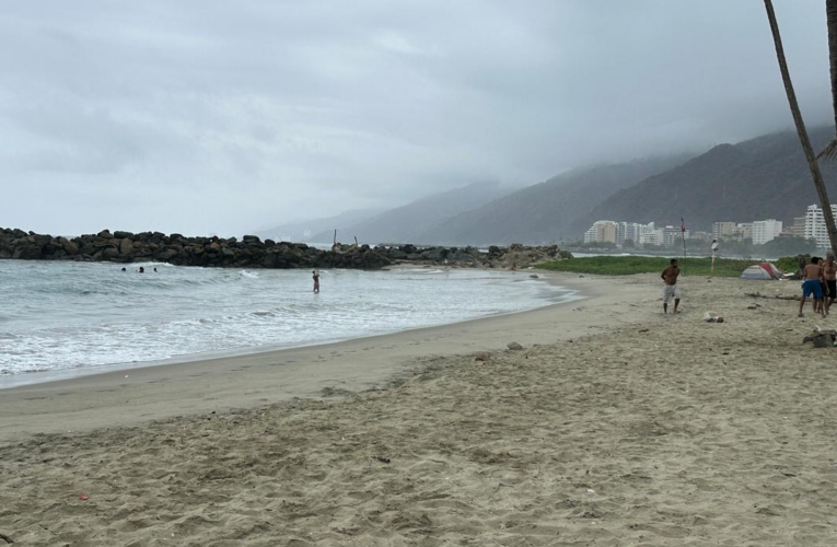 Playa Los Cocos es de uso exclusivo para prácticas deportivas