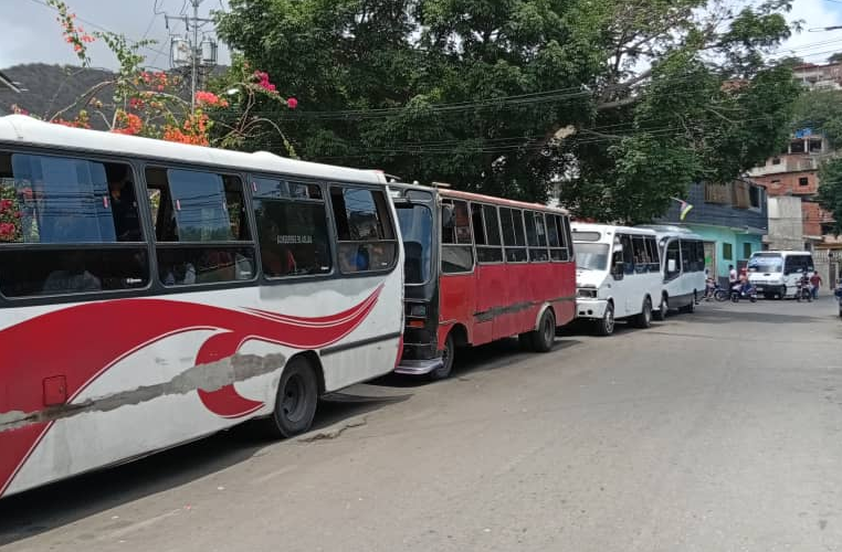 Hay suficientes busetas para atender a los pasajeros de la urbana