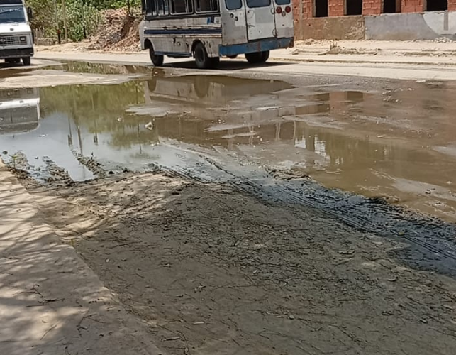 Choferes de Mare Abajo compran combustible dolarizado