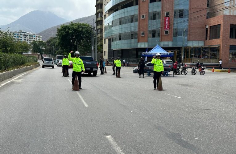 PNB en la calle atendiendo a la ciudadanía