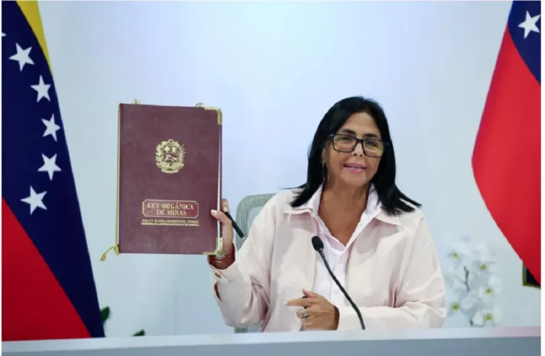 Presidenta promulga Ley de Minas