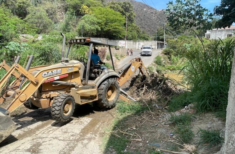 El río está amenazante
