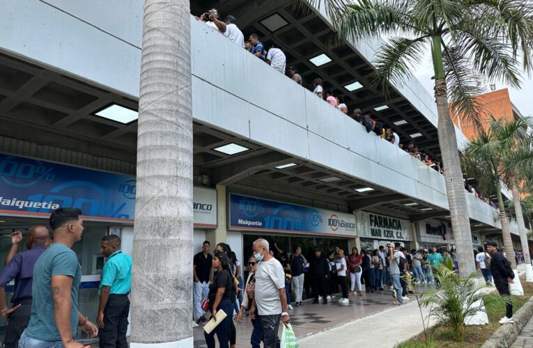 Desempleados buscan oportunidades en el Super Forum