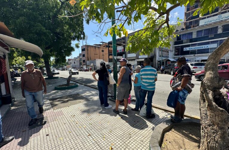 Más busetas para Maiquetía piden pasajeros
