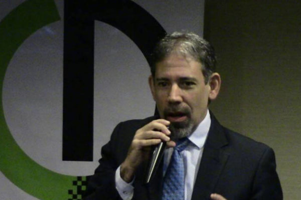 $4.900 millones del FMI deben ser usados para detener la devaluación