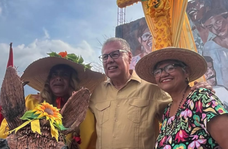 Ministro de Cultura rinde tributo a las tradiciones de Naiguatá