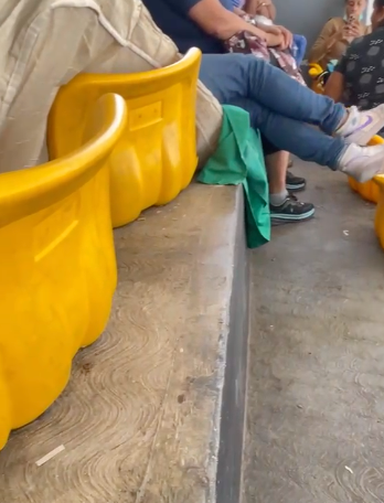 Ya se dañaron las sillas de la sala de espera del Periférico