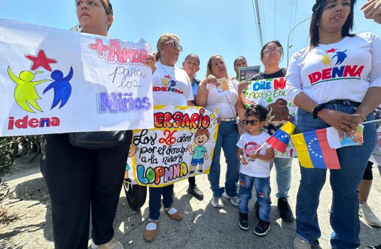 Idenna toma Calle Los Baños para celebrar Día de la Lopnna