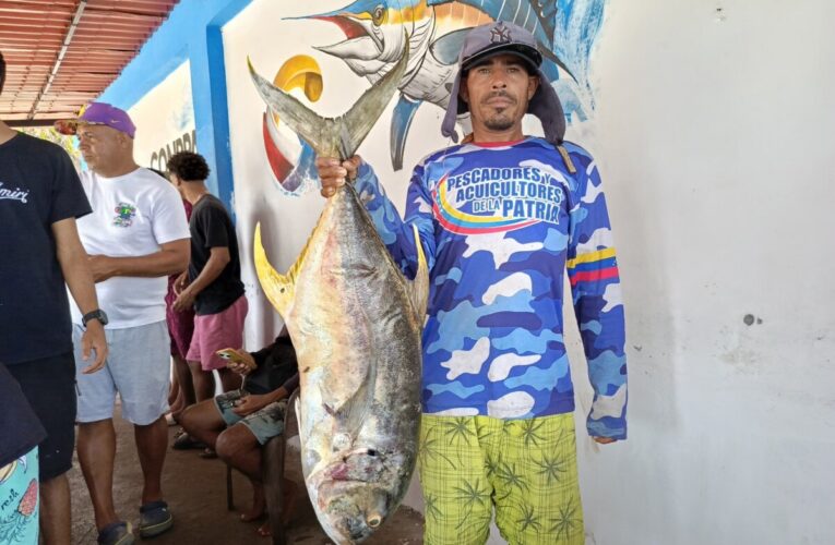 Pescan enorme jurel en Macuto