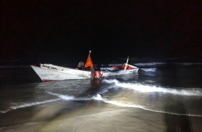 Piden ayuda para buscar a tres pescadores guaireños