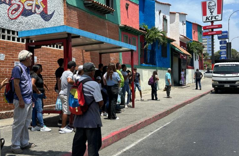 Colapsa el transporte público en rutas de Catia La Mar- Caribe
