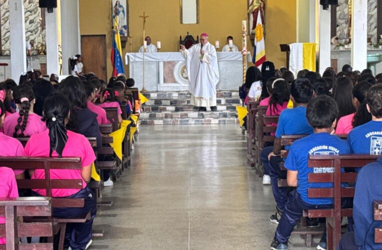 Colegio Juan Pablo II celebra 35 aniversario