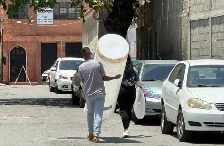 Turbia y escasa está llegando el agua