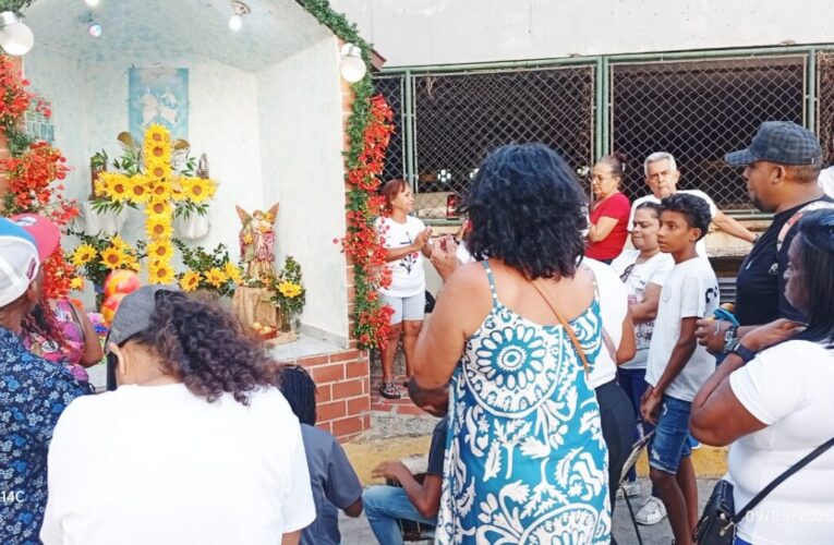 Marapa Marina rindió tributo a la Cruz de mayo