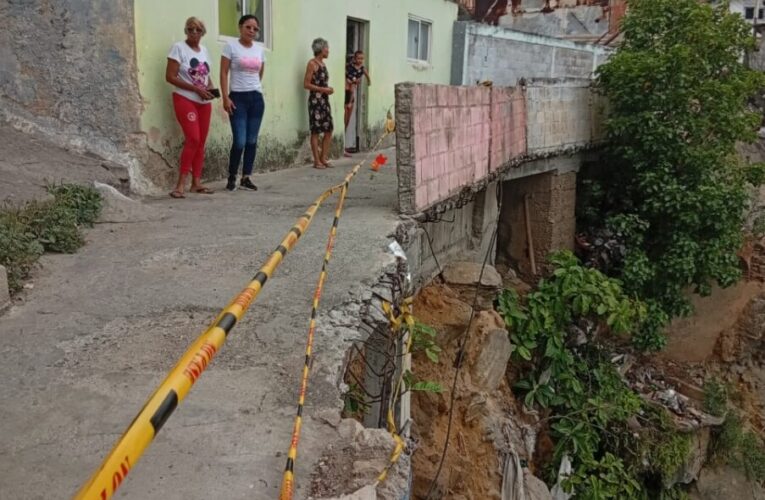 Vecinos en riesgo por colapso del puente El Fortín