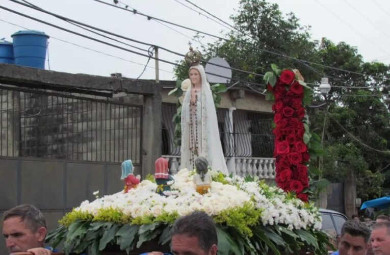 Celebran a la Virgen de Fátima