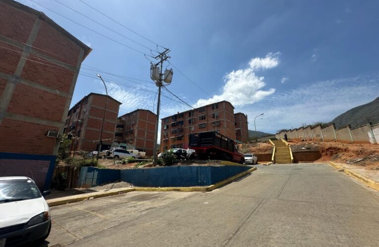 Sin agua ni bolsa en el Urbanismo Martín Vegas