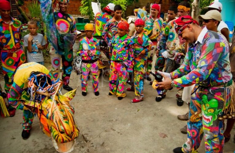 Diablos Danzantes listos para la celebración del Corpus Christi