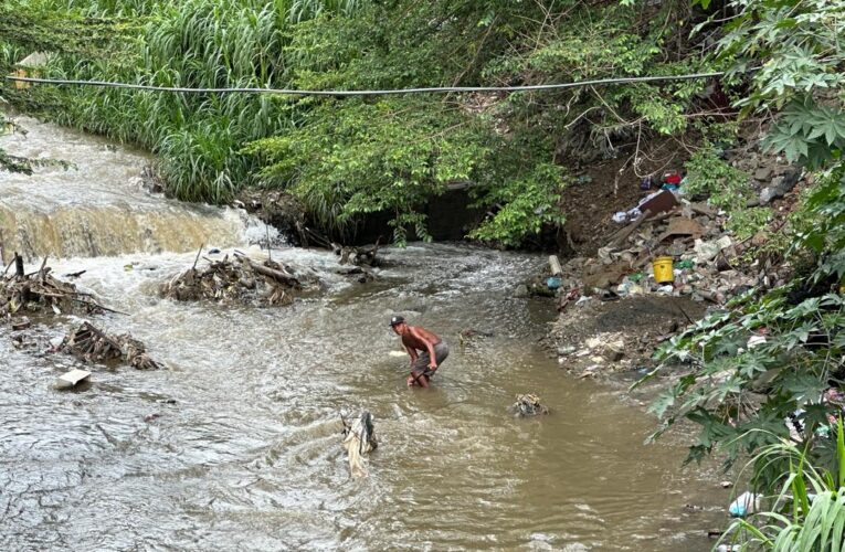 Exigen limpieza de la quebrada Tacagua
