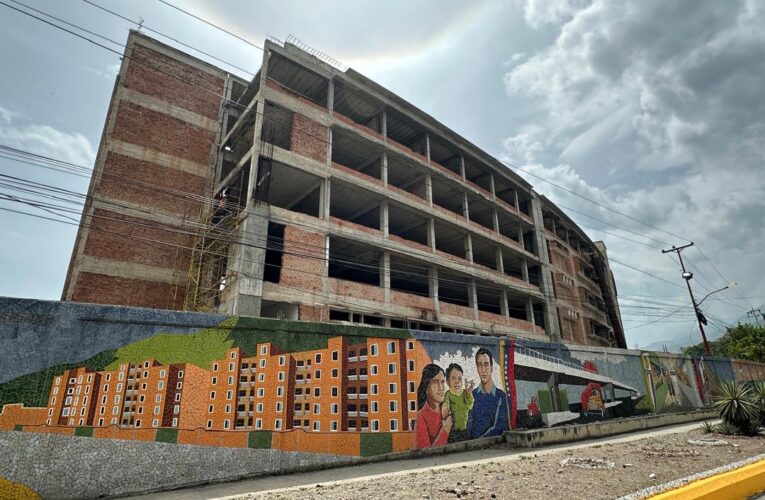 Terán dotará de una moderna sede a 20 universidades