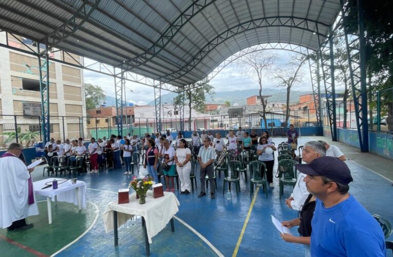 Entre lágrimas y fe despiden el Bloque 2 de la Páez