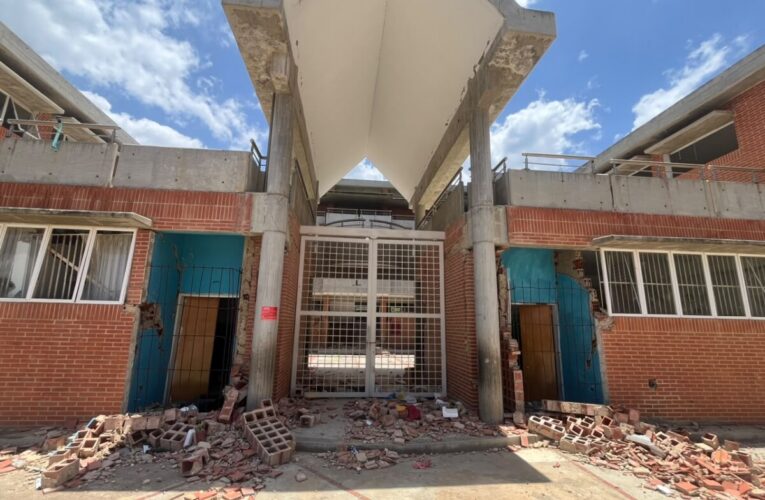 Se cae a pedazos la escuela Negro Primero