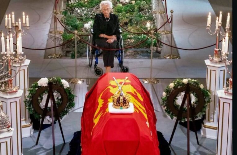 La princesa Astrid se despide de su hermano, el rey Harald 