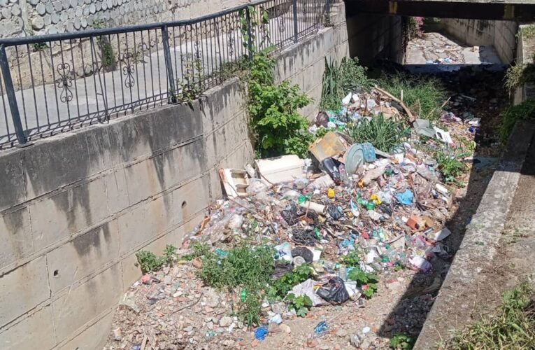 Urge limpieza de quebrada Cariaco 
