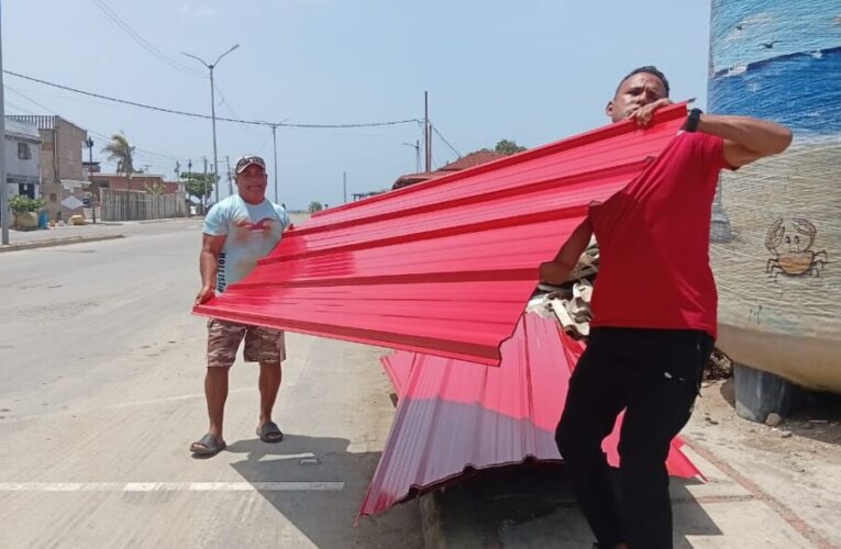10 quiosqueros de Playa Verde reciben insumos para rehabilitar locales
