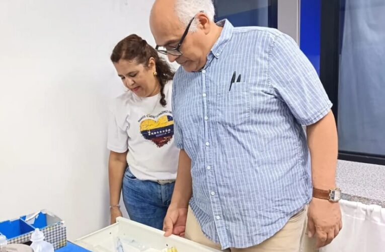 Ministro de Salud inspecciona ambulatorio de Naiguatá