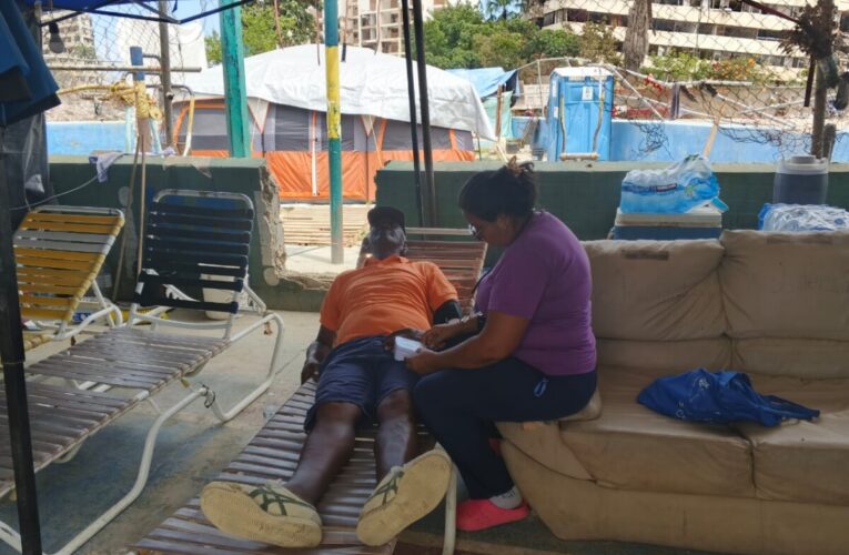 Campamento brinda atención médica a rescatistas y familiares