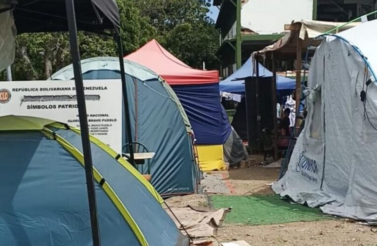 Claman por atención 47 familias refugiadas en Los Corales