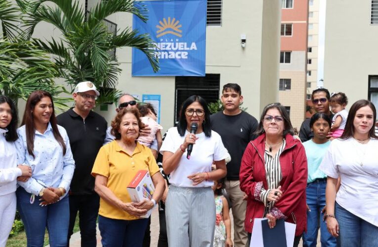 Gobierno entrega viviendas a 181  familias afectadas por terremotos 