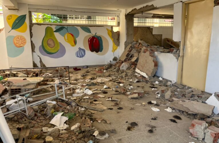En el piso se encuentra la escuela Pedro Camejo