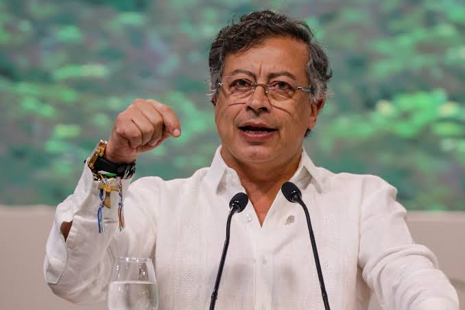 Petro plantea elecciones libres